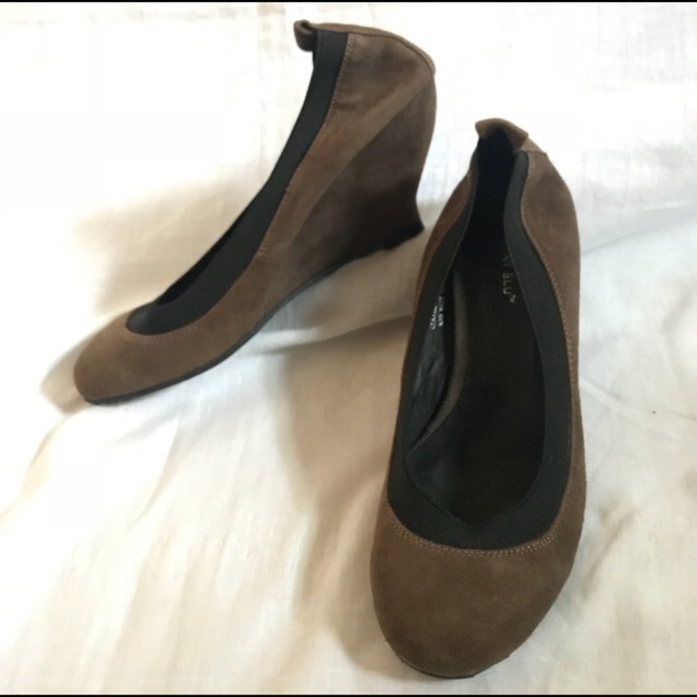 Chocolat Blu Brown Suede Wedge NWOT